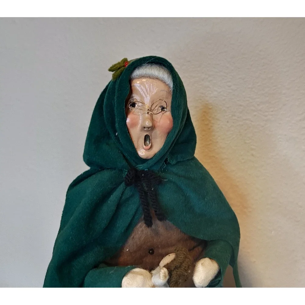 Byers Choice Caroler Cries of London 1995 Woman Doll Green Blue 13in Figurine